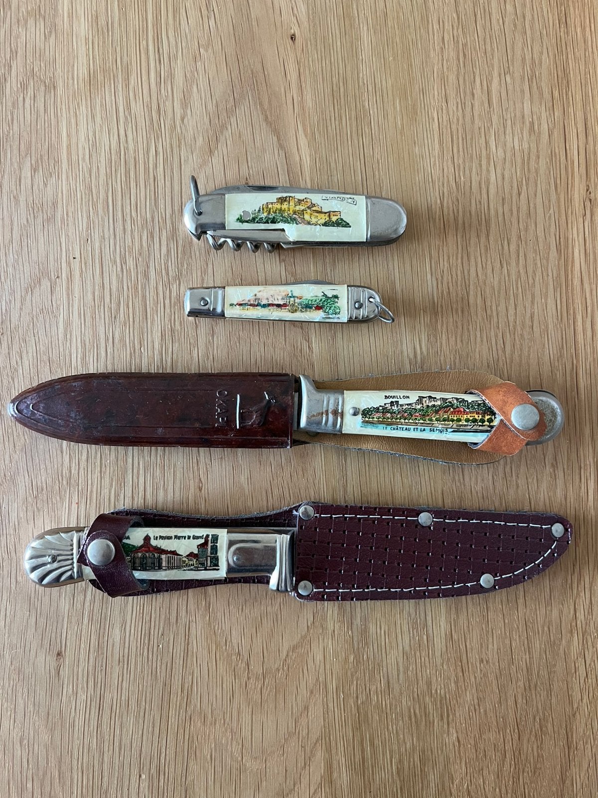 Vintage souvenirzakmessen Belgie, div plaatsen, Verzamelen, Militaria | Algemeen, Ophalen of Verzenden, Landmacht, Overige gebieden