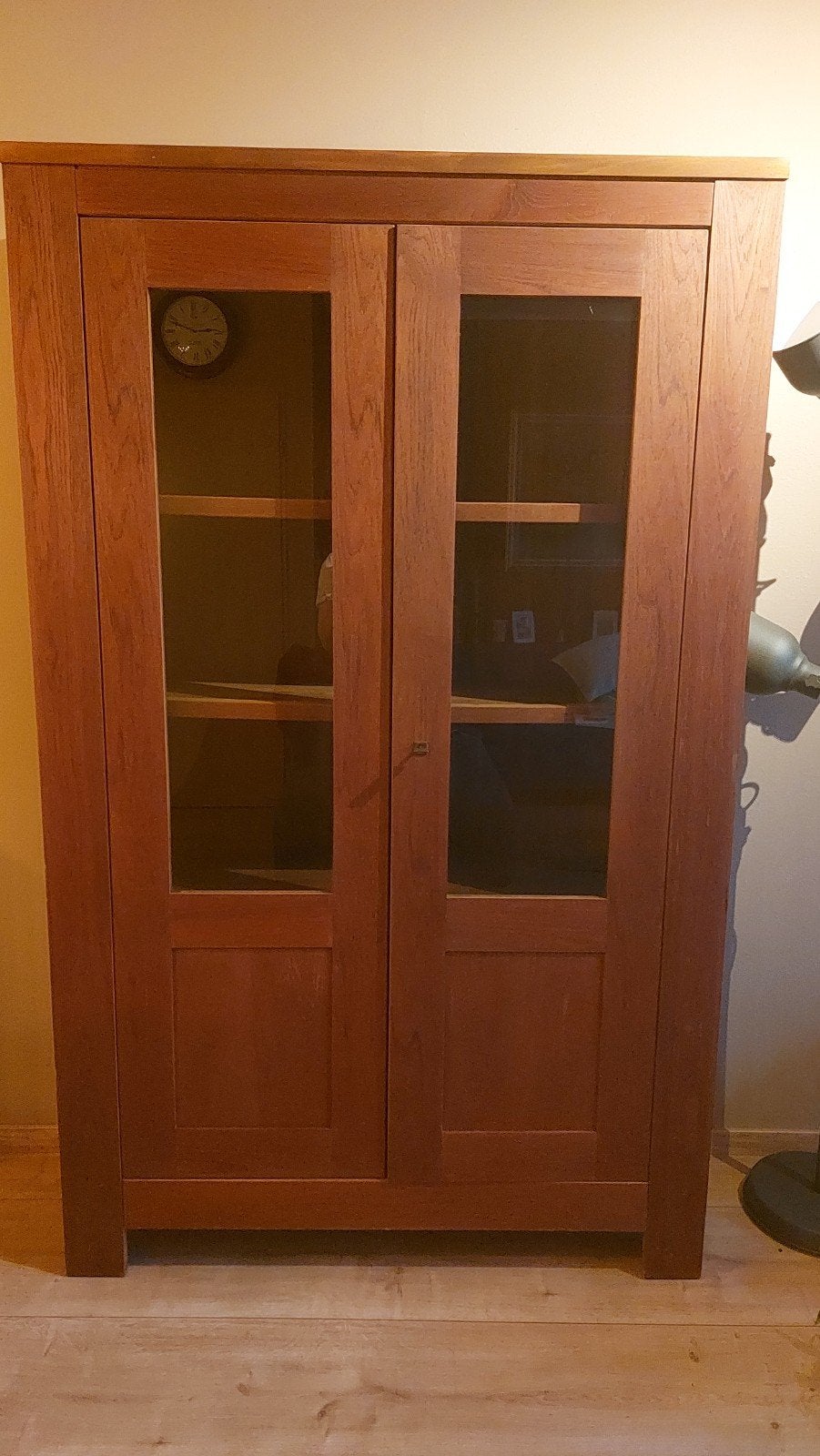 Mooie houten vitrinekast met glazen deuren, Huis en Inrichting, Kasten | Boekenkasten, Ophalen