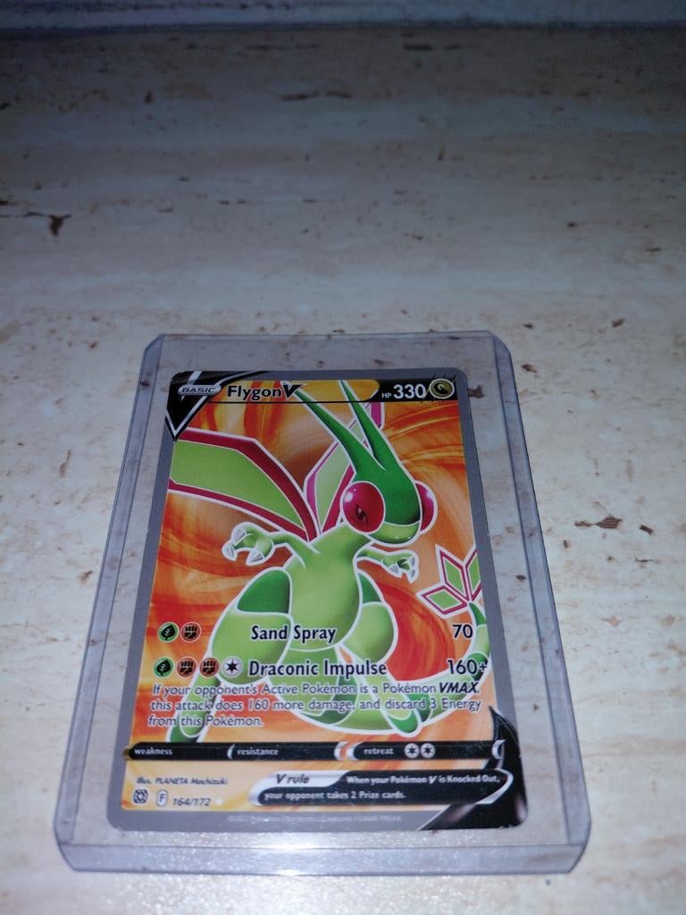 Flygon V (164/172) Full Art - Brilliant Stars Pokémon Kaart, Ophalen of Verzenden, Zo goed als nieuw, Losse kaart, Foil