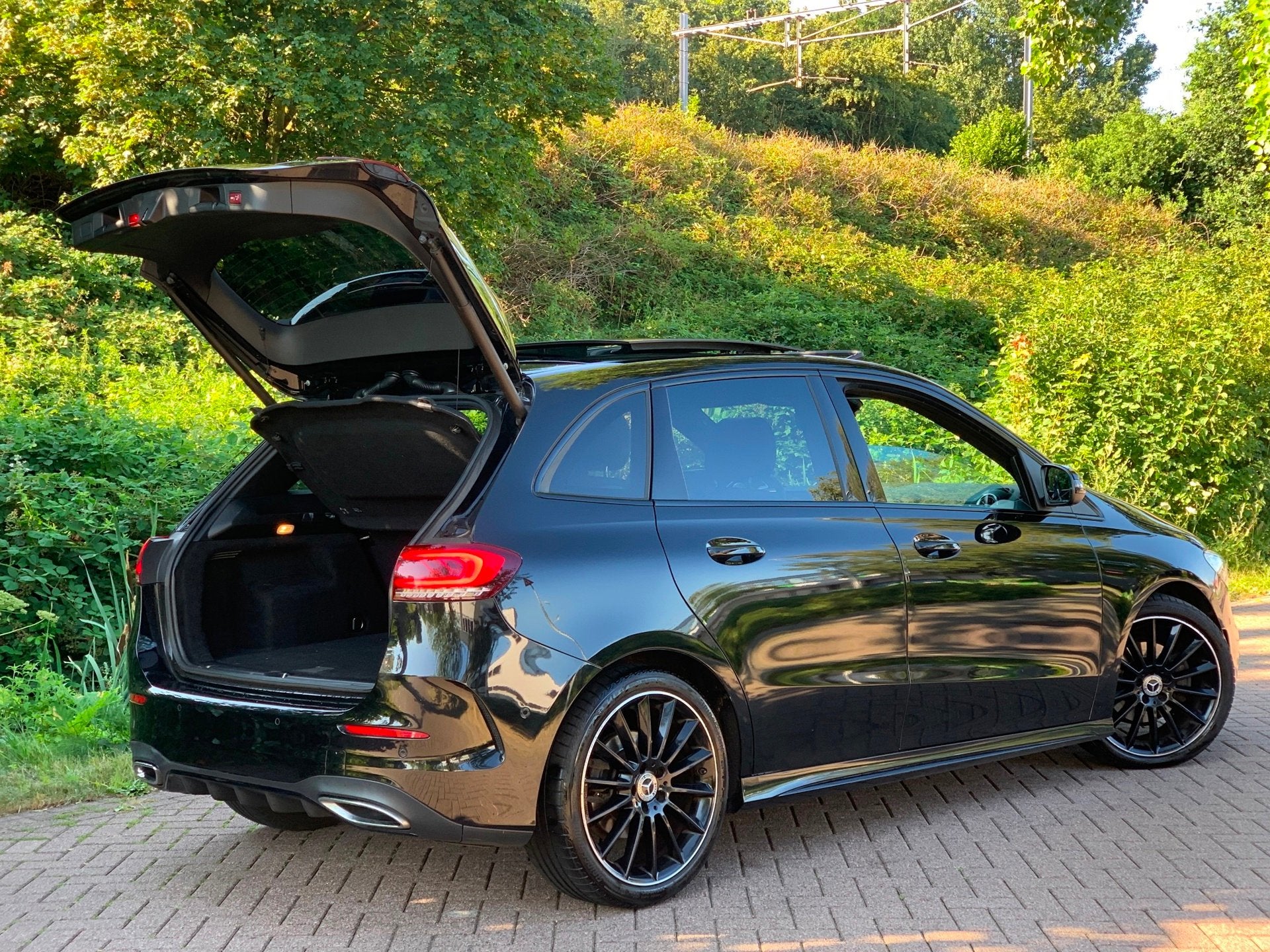 Mercedes-Benz B-klasse 200 B200 Premium Plus AMG PANO BURMEI, Auto's, Gebruikt, Euro 6, 4 cilinders, Bedrijf