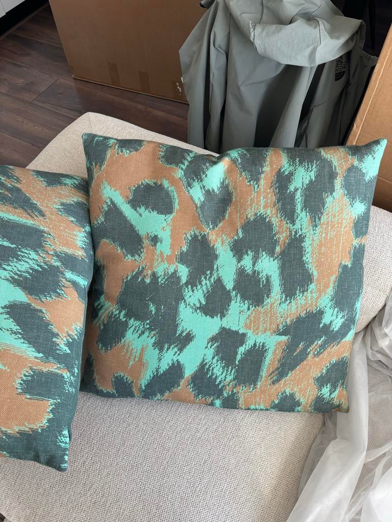 2x Sierkussen 60x60 groen/oranje dierenprint - Leen Bakker, Ophalen, Zo goed als nieuw, Groen, Vierkant