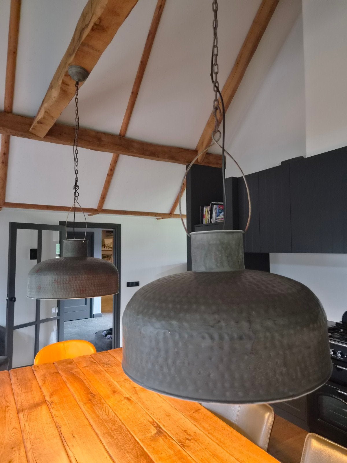 Set van 2 Grijze Industriële Hanglampen, Huis en Inrichting, Lampen | Hanglampen, Ophalen, Gebruikt, E27 (groot), Metaal