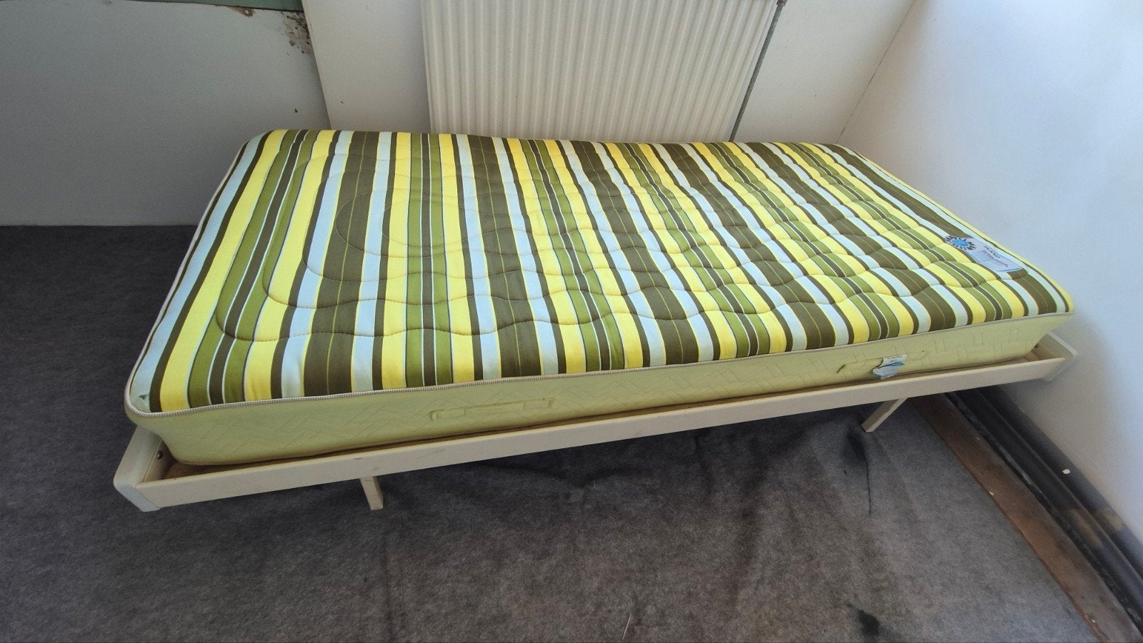 Eenpersoonsbed met matras - Pullman Plano, Ophalen, Eenpersoons, Hout, 90 cm