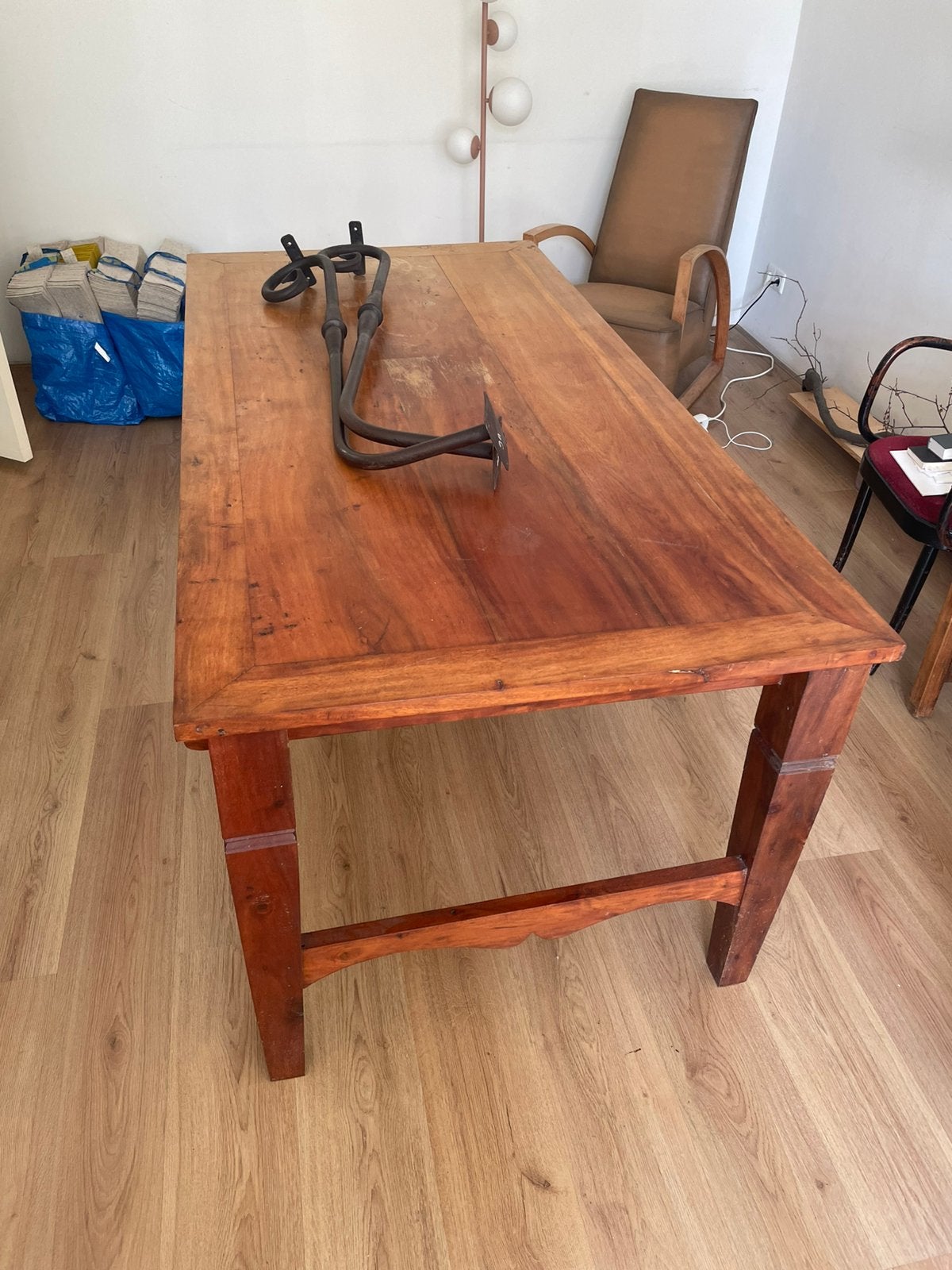Solid teak wood table with iron supports, 180 x 90 x 80 cm, Ophalen, Gebruikt, Teakhout, 50 tot 100 cm