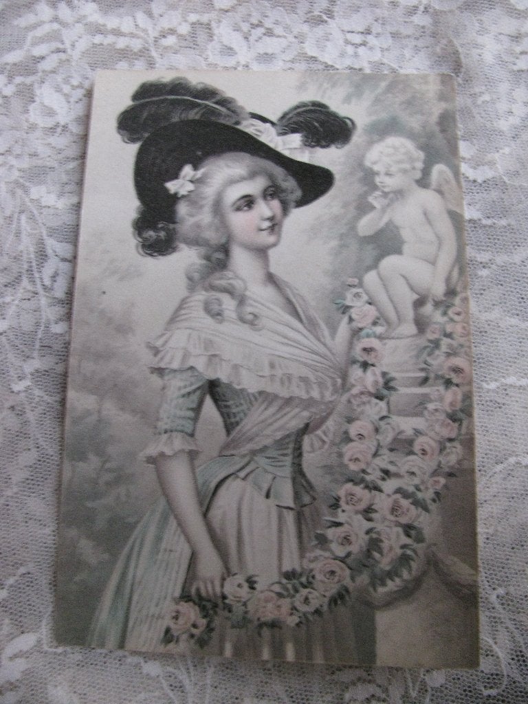 Antieke Kaart- Dame bij Engel / Cupido Beeld, Verzenden, Voor 1920, Ongelopen, Overige thema's