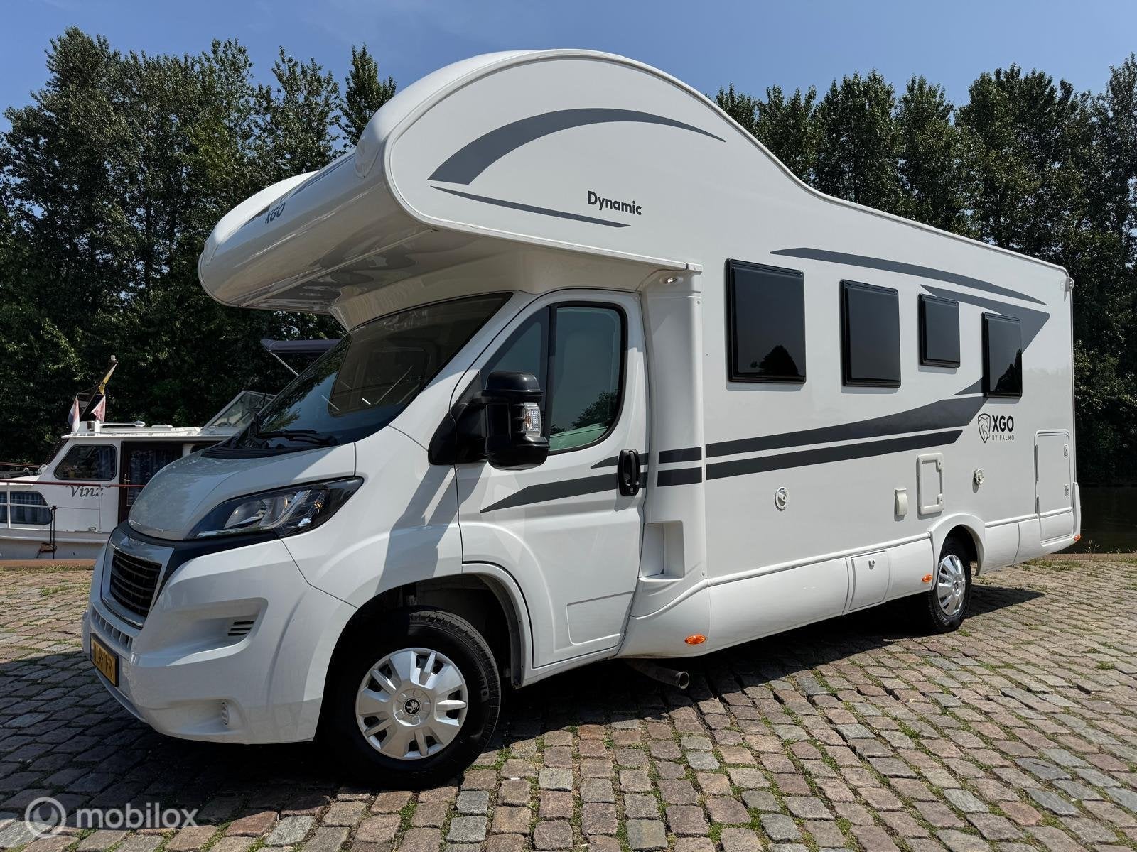XGO Dynamic 95 G camper 4 pers. - douche - toilet - dakairco, Alkoof, 7 tot 8 meter, Bedrijf, Airconditioning