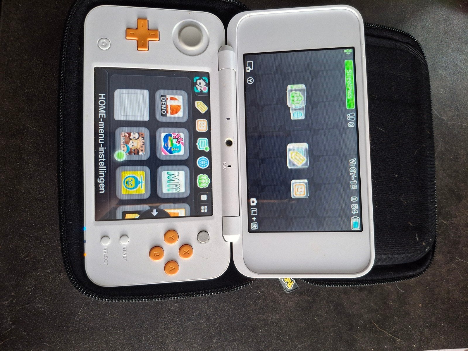 nintendo 2DS XL wit oranje, Spelcomputers en Games, Spelcomputers | Nintendo 2DS en 3DS, Overige kleuren, 2DS, Zo goed als nieuw