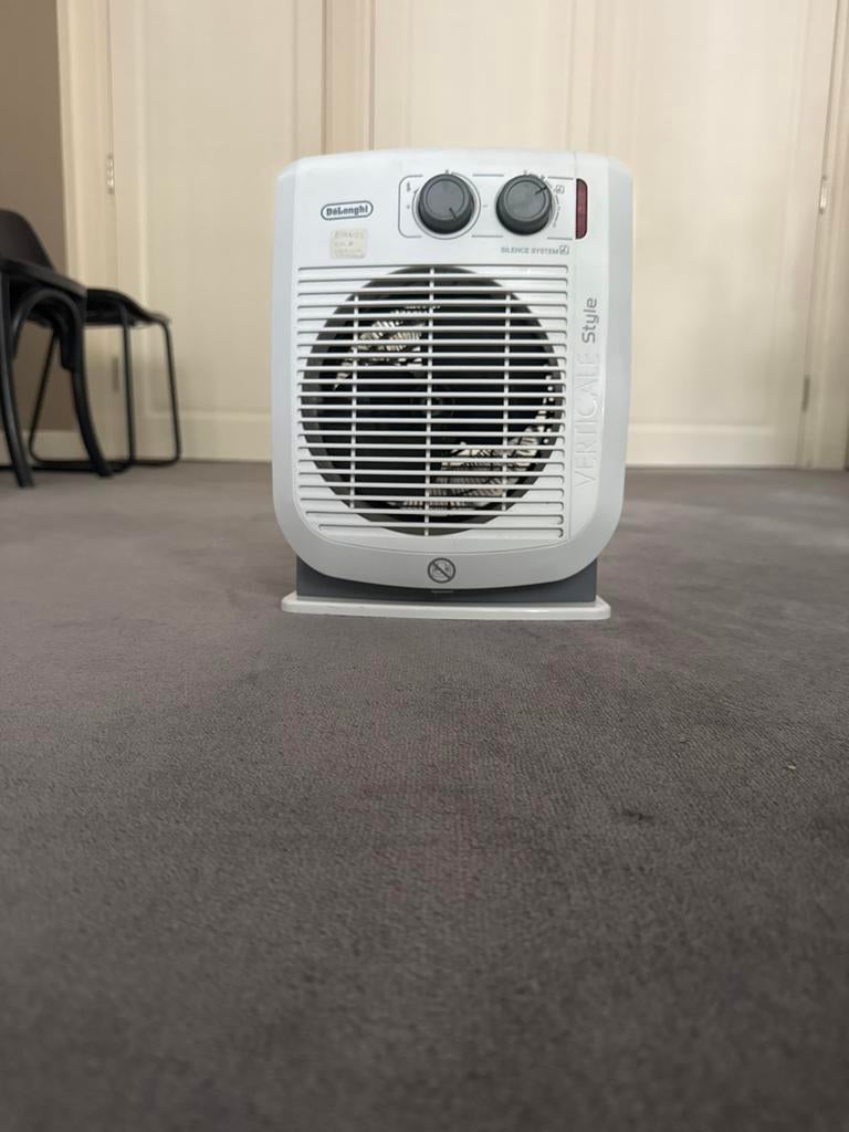 De'Longhi Verticale Style Ventilator - Compact en Stil, Ophalen, Zo goed als nieuw, Tafelventilator