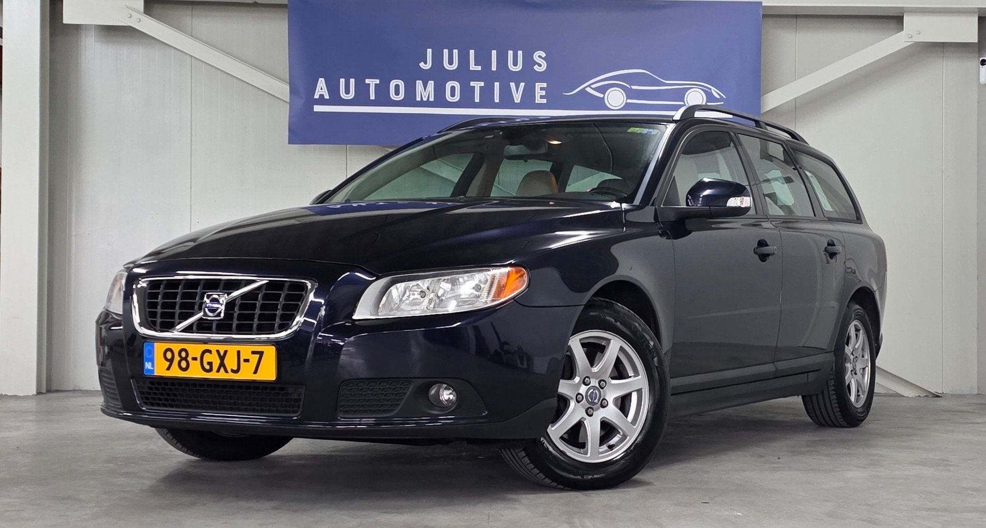 Volvo V70 2.5T Kinetic Leer Trekhaak Navi APK 07-2027 Garant, Auto's, Beige, 1573 kg, Blauw, 2521 cc