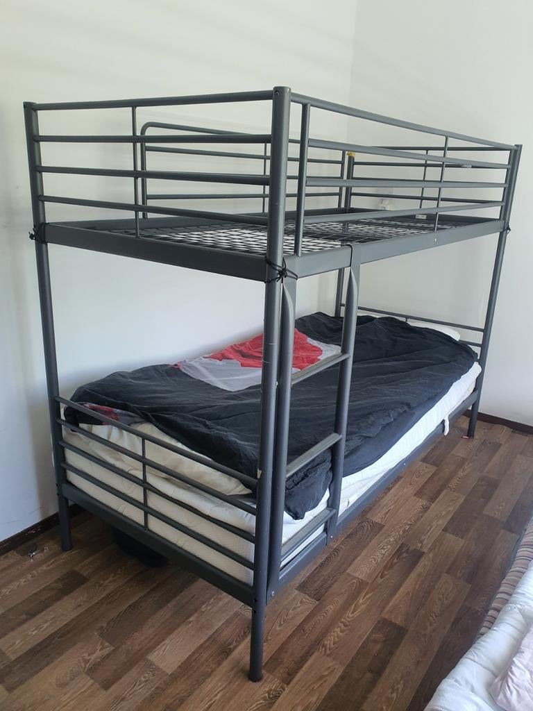 IKEA SVÄRTA Stapelbed - Grijs Metaal svarta bed, Gebruikt, 90 cm, 160 tot 180 cm, Tweepersoons