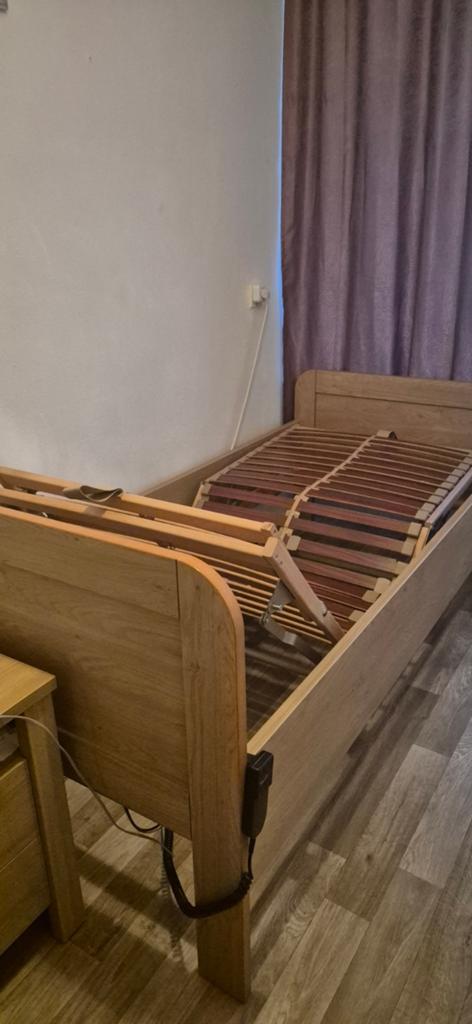 Bed 90x200 met electrische lattenbodem, 90 cm, Eenpersoons, Ophalen of Verzenden, 200 cm