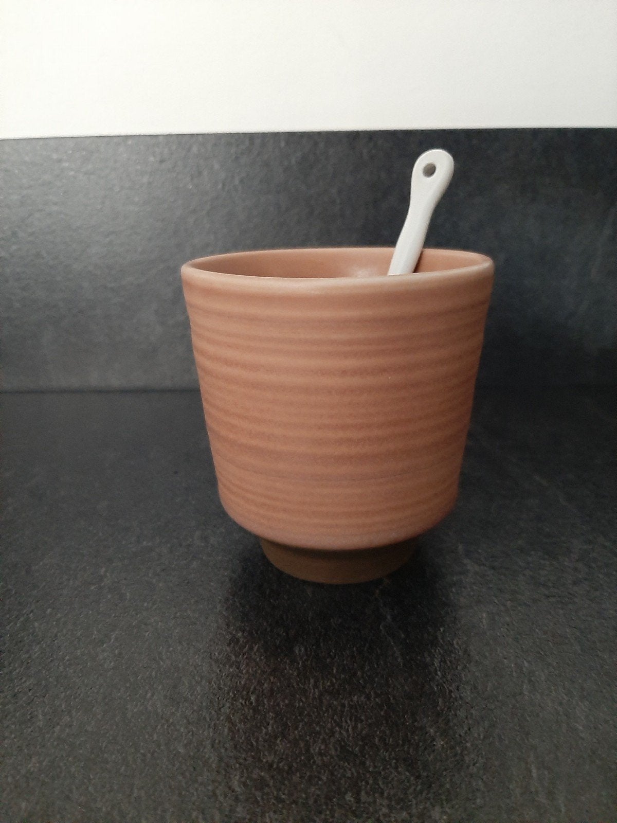 Mok van Broste Copenhagen met lepel, Huis en Inrichting, Keuken | Servies, Overige merken, Keramiek, Nieuw, Modern