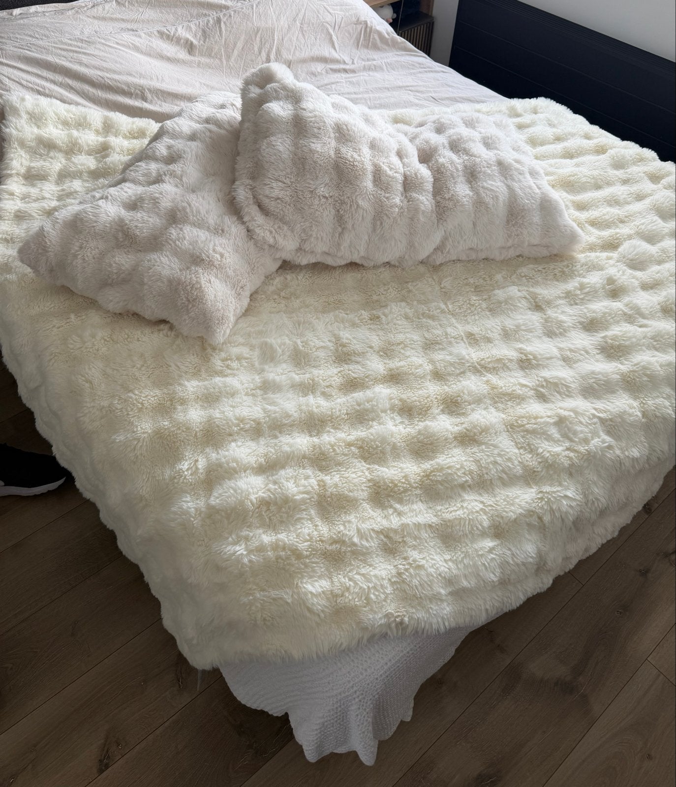2 Zo goed als nieuwe plaids (150x200) en 2 kussens van Actio, Ophalen, Zo goed als nieuw, Plaid, Wit