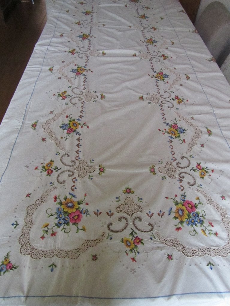 Groot geborduurd bloemen tafelkleed & servetten 3/160, Verzenden