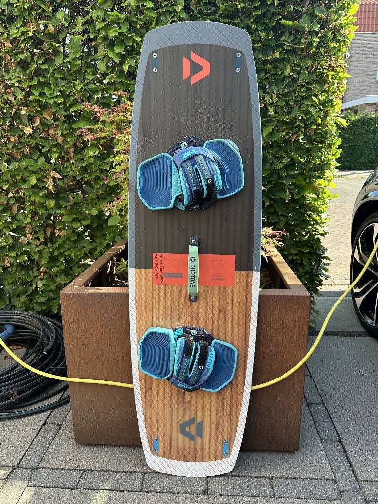 Duotone Gonzales board 138 - 41,5, Watersport en Boten, Kitesurfen, Twintip, Kiteboard, Ophalen of Verzenden, Zo goed als nieuw