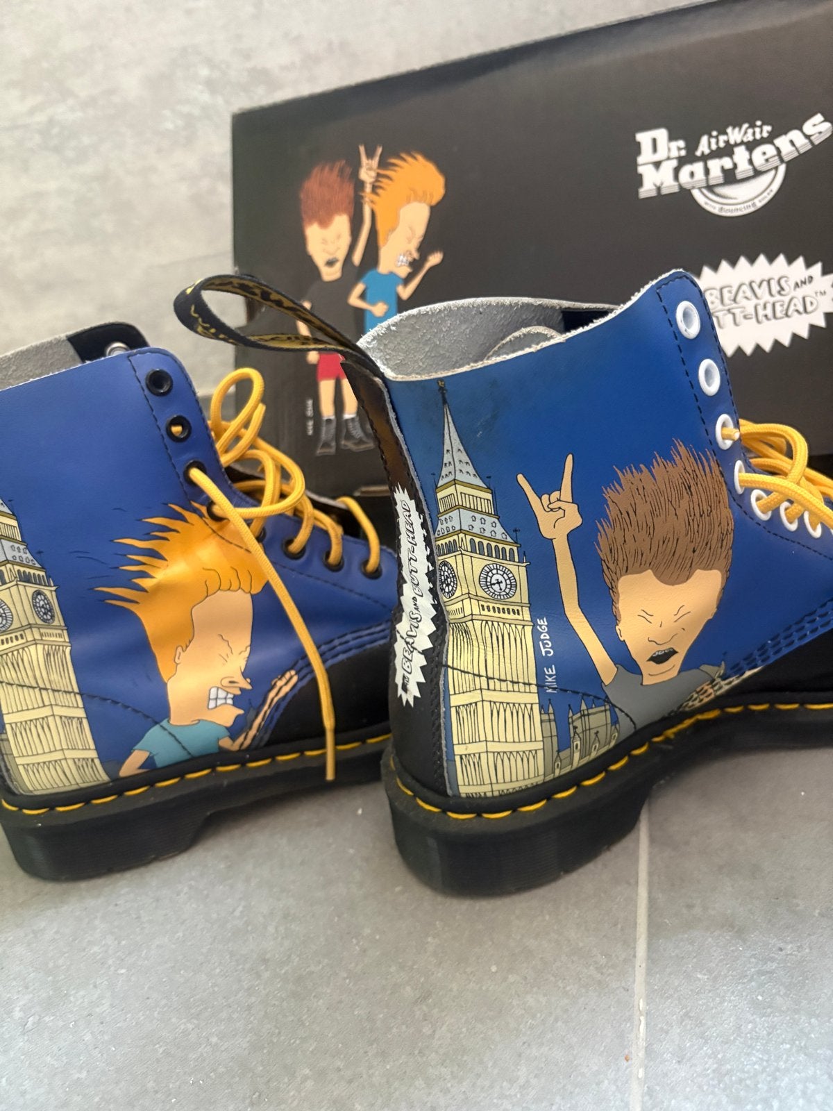 Dr. Martens x BeavisButt-Head limited edition maat 39 + doos, Verzenden, Zo goed als nieuw, Blauw, Lage of Enkellaarzen