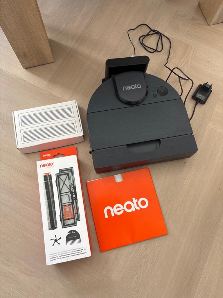 Neato Robotstofzuiger met accessoires, Witgoed en Apparatuur, Stofzuigers, Ophalen of Verzenden, Zo goed als nieuw, Robotstofzuiger