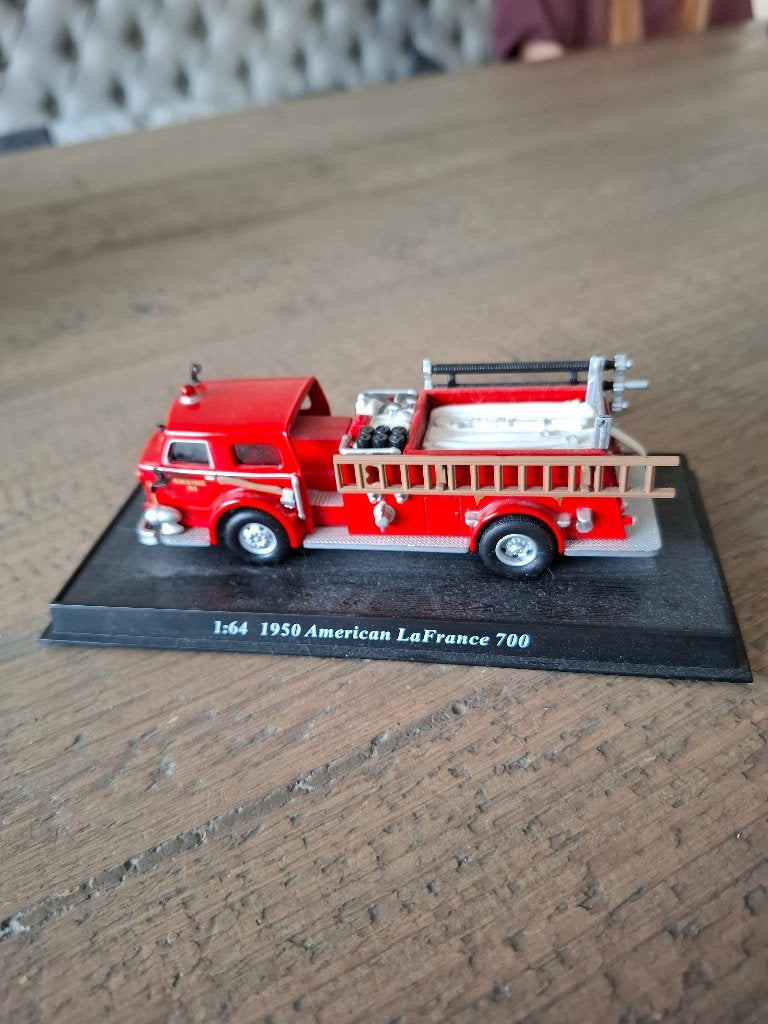American LaFrance 700 - 1950 - brandweer - 1:64, Overige merken, Auto, Groter dan 1:32, Ophalen of Verzenden