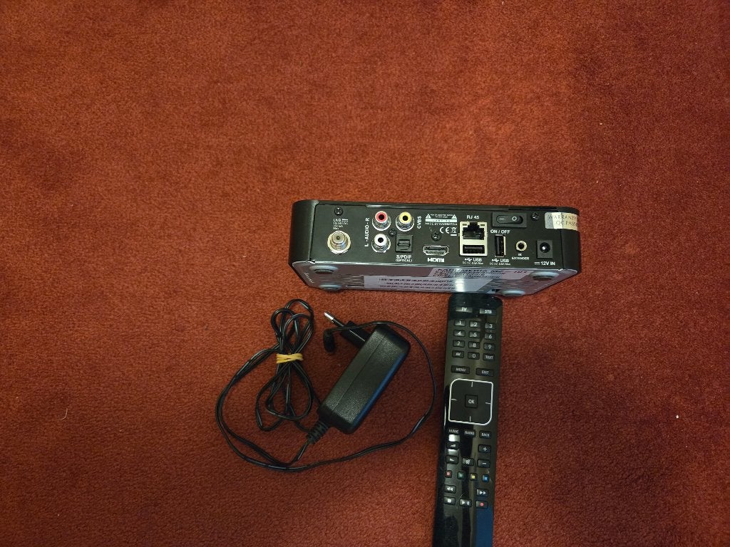 Schotel antenneTriax 56 cm met statief en ontvanger M7, Ophalen, Gebruikt, (Schotel)antenne-accessoires, Overige merken