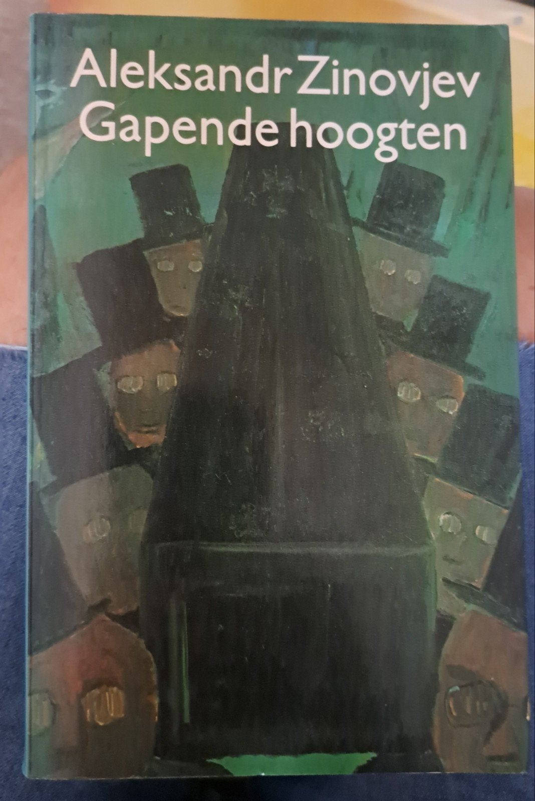 Gapende Hoogten - Aleksandr Zinovjev (Boek), Ophalen of Verzenden, Gelezen, Aleksandr Zinovjev, Europa overig
