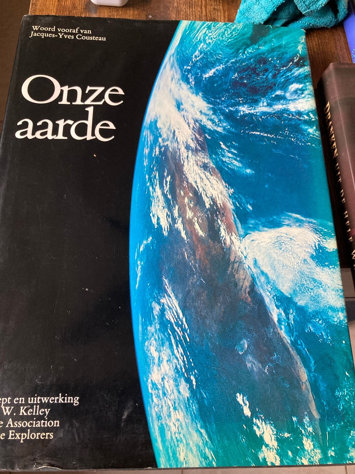 Onze Aarde: Prachtig boek over aarde en ruimte, Ophalen of Verzenden, Zo goed als nieuw, Overige onderwerpen