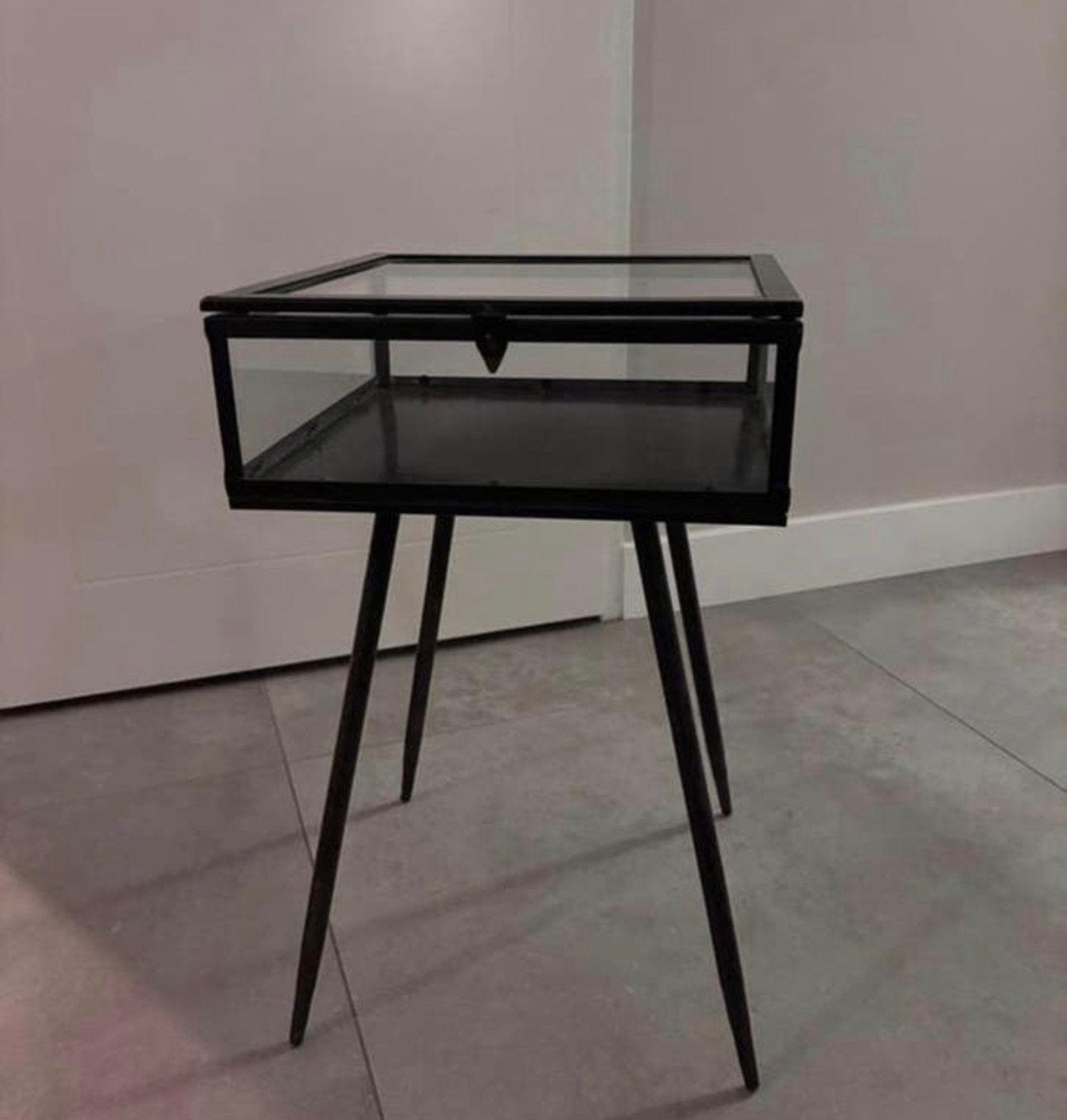 Bijzet kastje tafeltje glas en metaal, Huis en Inrichting, Tafels | Bijzettafels, Minder dan 55 cm, Gebruikt, Metaal of Aluminium