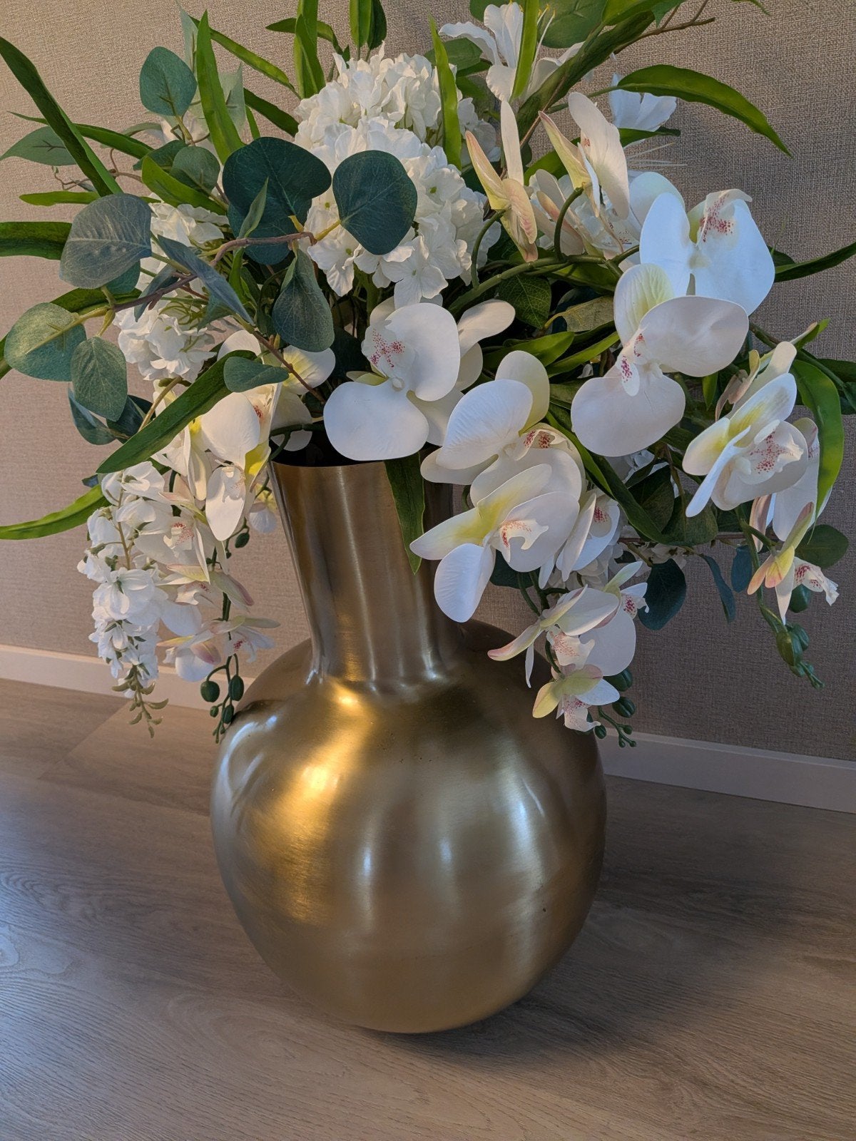 Gouden Mica vaas met kunstbloemen - Hotel Chique, Inclusief decoratie, Ophalen of Verzenden, Zo goed als nieuw, Metaal