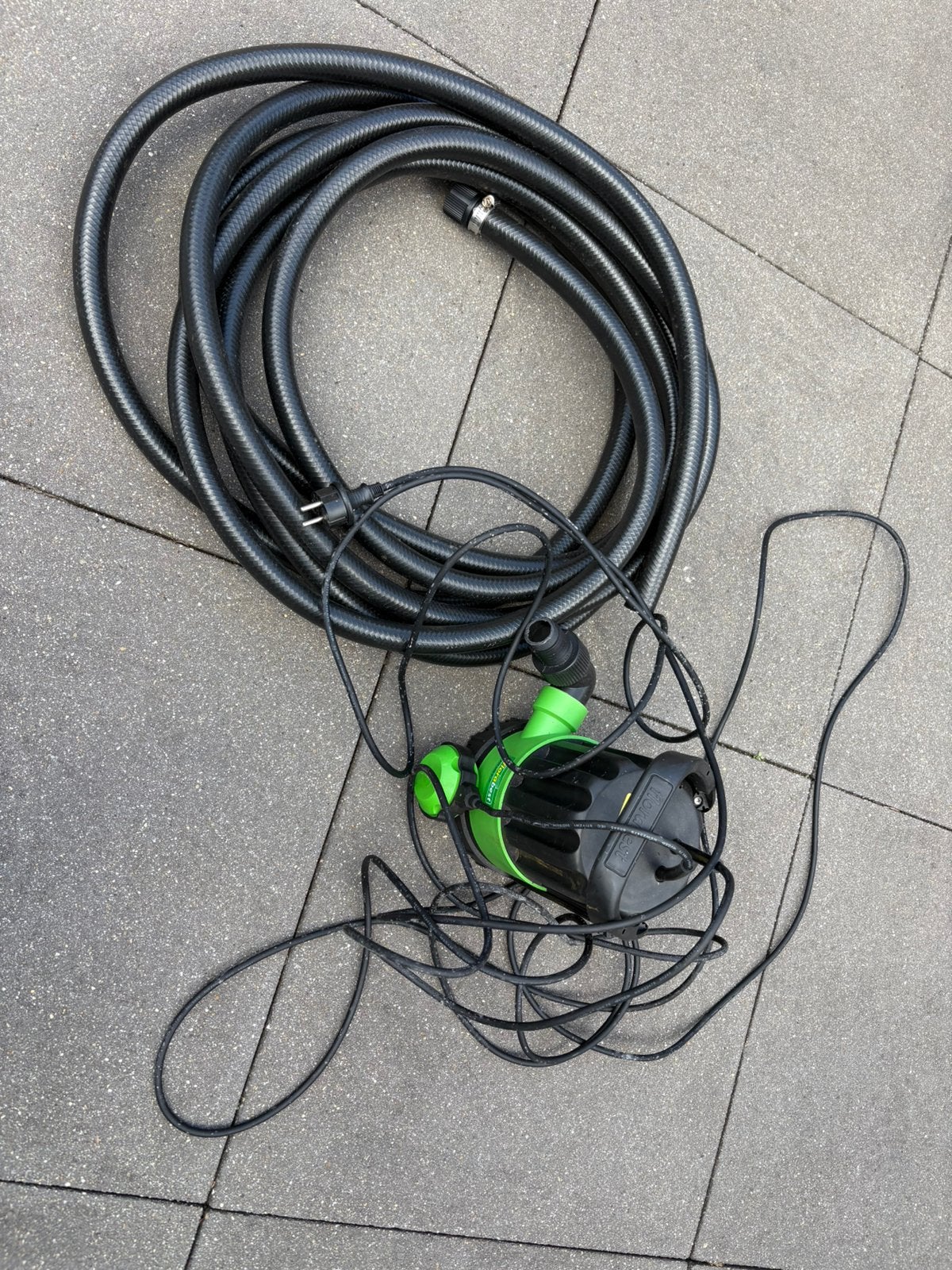 Dompelpomp met professionele slang 10m, Ophalen, Zo goed als nieuw, Kabel of Snoer