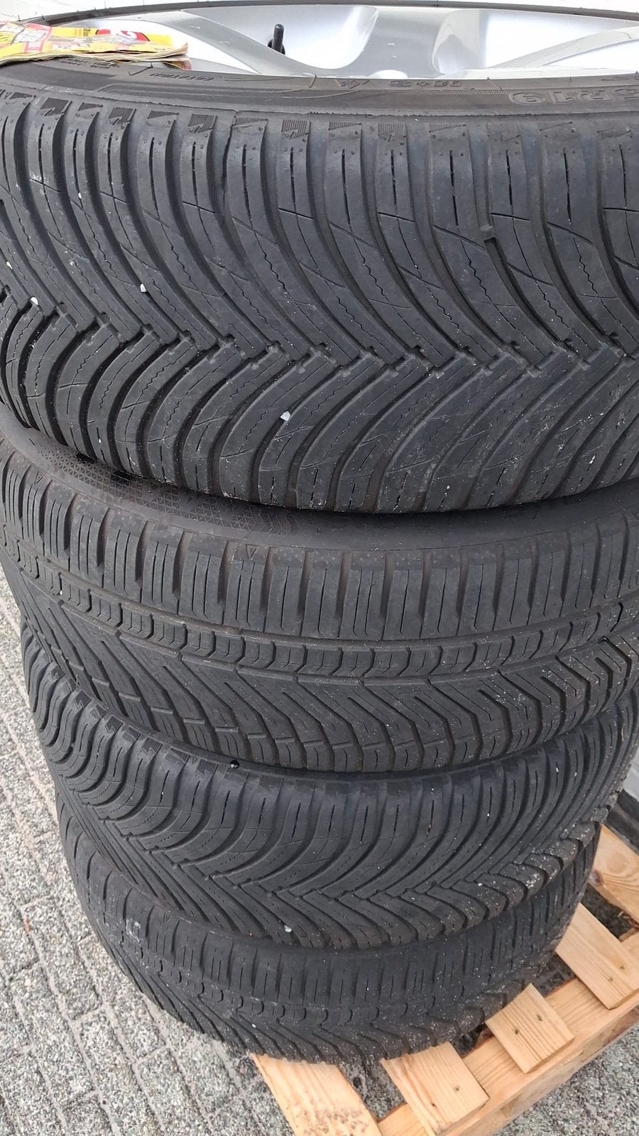 Velgen +all seazons banden R19 nissan qascai 2008, Auto-onderdelen, Ophalen, 19 inch, 235 mm, All Season