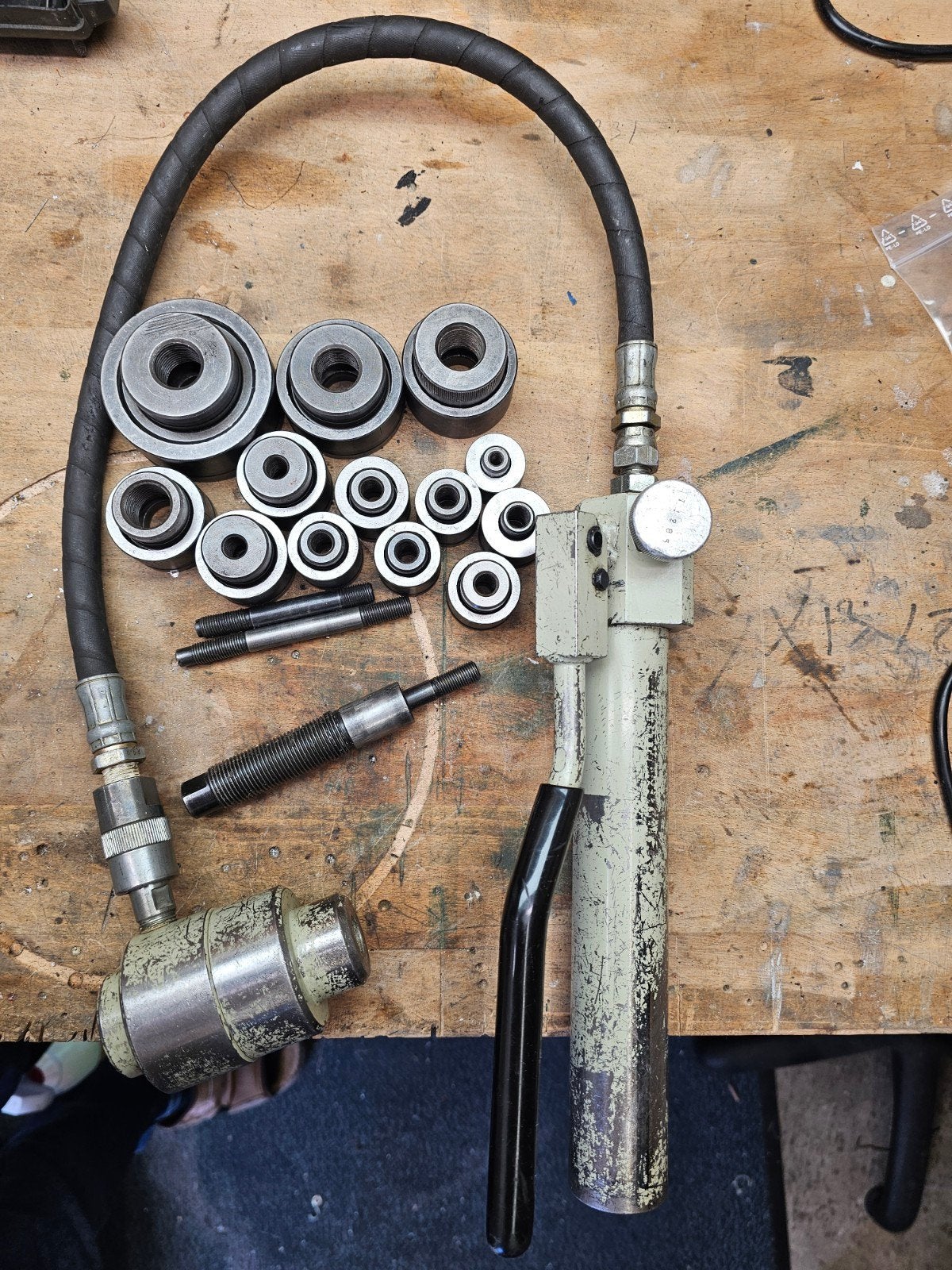 Hawa hydraulische gatenpons met diverse maten, Ophalen of Verzenden, Gebruikt, Overige typen, Overige merken