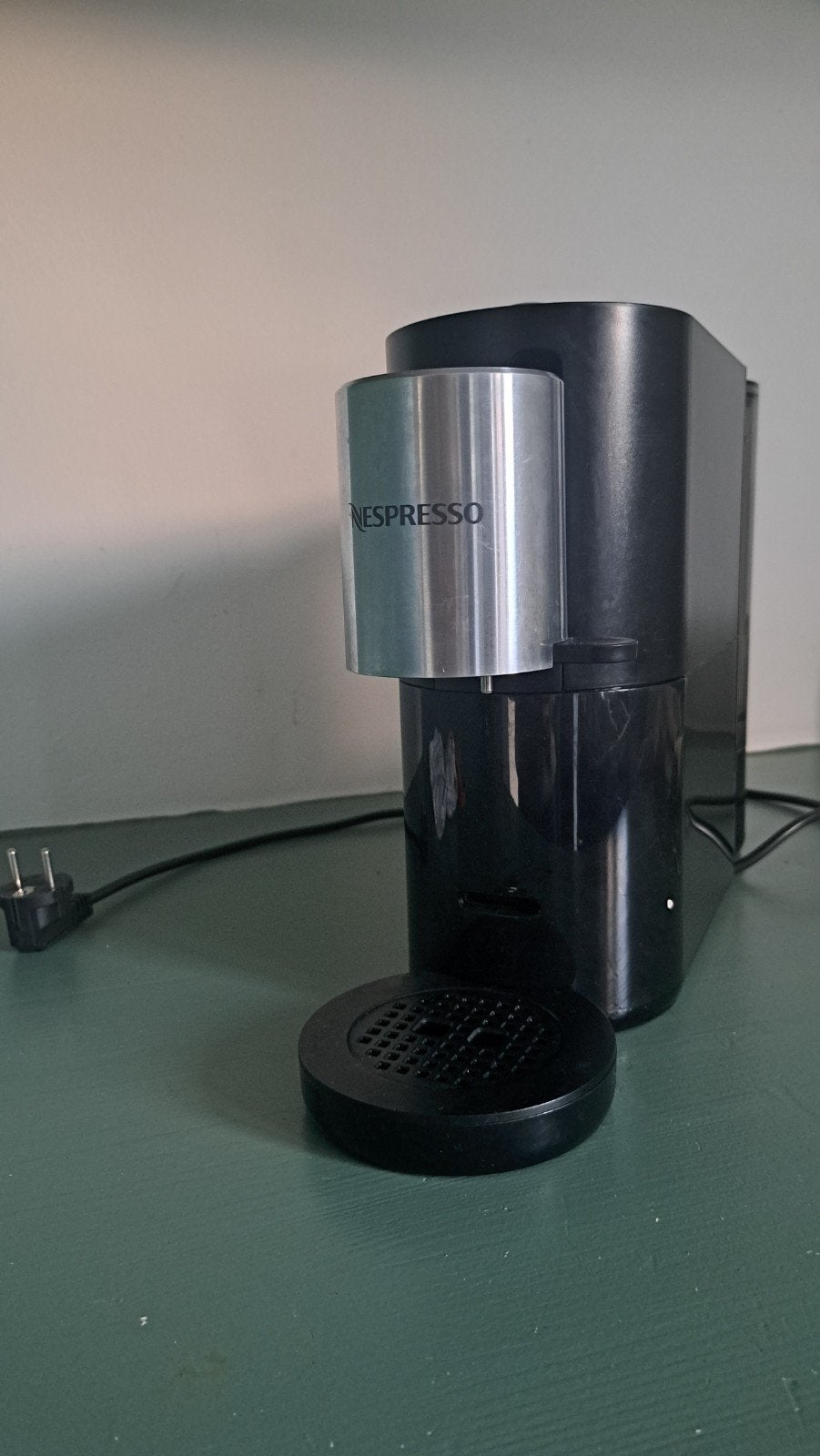 Nespresso apparaat lekt - voor onderdelen of reparatie, Witgoed en Apparatuur, Koffiezetapparaten, Ophalen, Gebruikt, 1 kopje