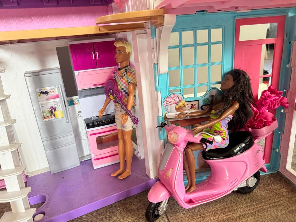 Grote Barbie set: Huis, poppen, scooter, paard en meer!, Kinderen en Baby's, Speelgoed | Poppenhuizen, Ophalen of Verzenden, Zo goed als nieuw