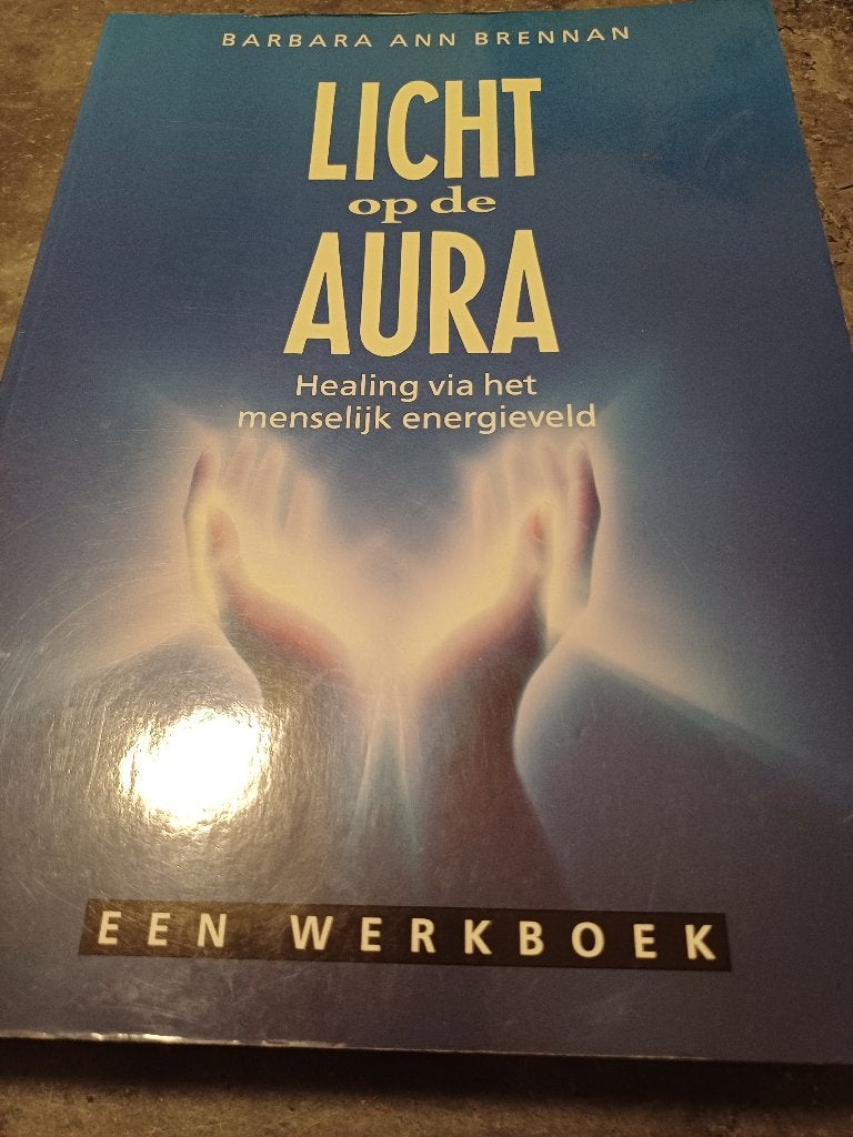 LICHT OP DE AURA, Ophalen of Verzenden, Zo goed als nieuw, Overige onderwerpen, Achtergrond en Informatie