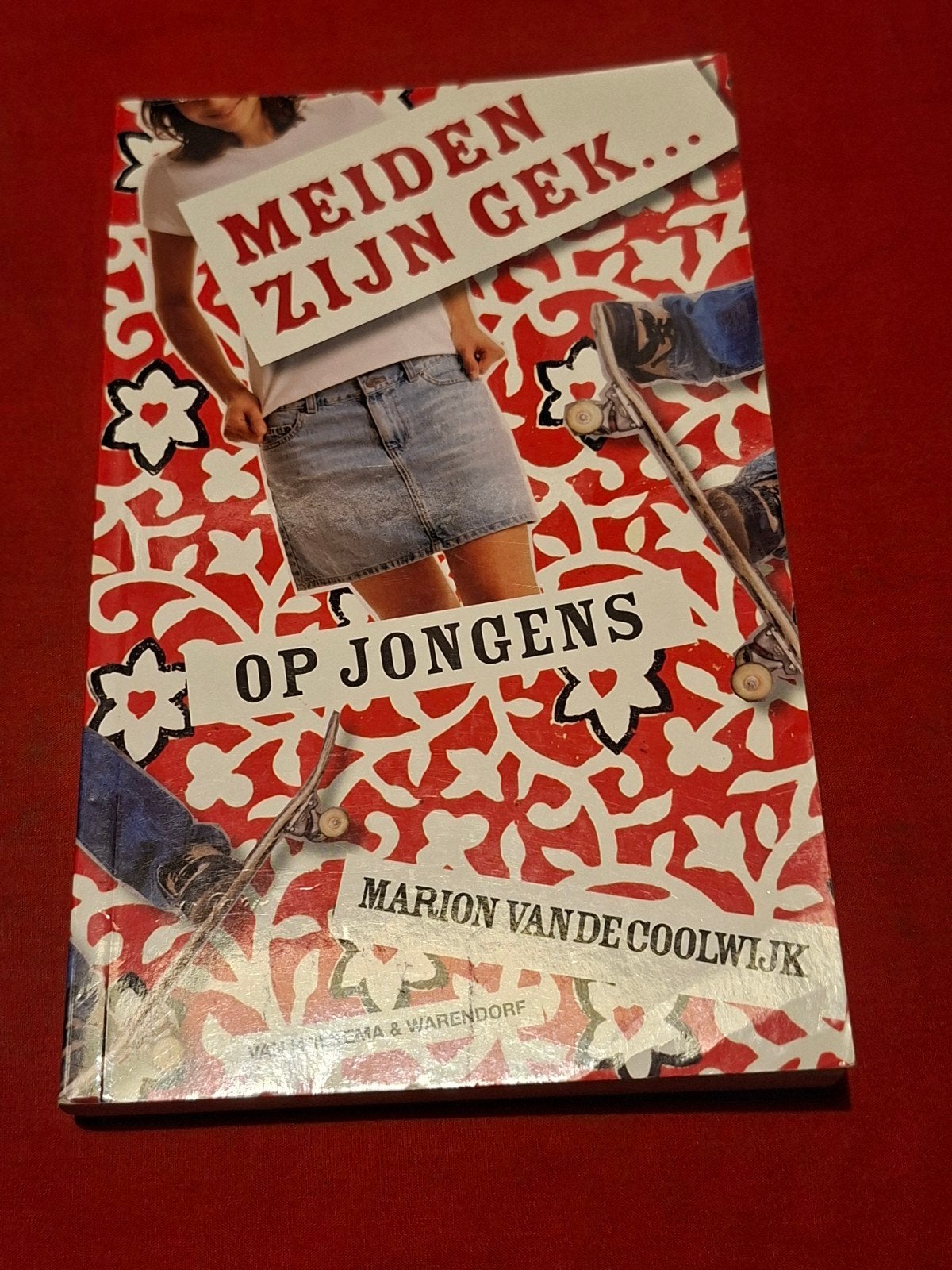 GESIGNEERD Meiden zijn gek op jongens. Marion van Coolwijk., Ophalen of Verzenden, Gelezen