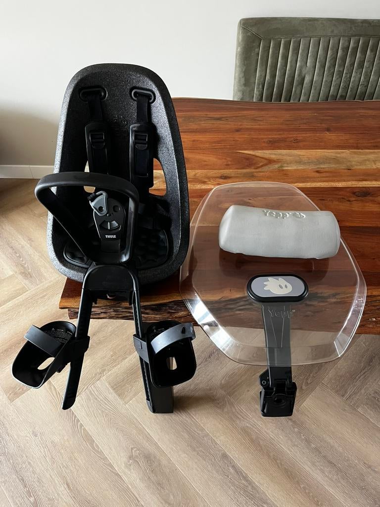 Thule Yepp voorzitje incl windscherm en slaaprol voor stuur, Fietsen en Brommers, Ophalen, Gebruikt, Voorzitje, Voetsteuntjes