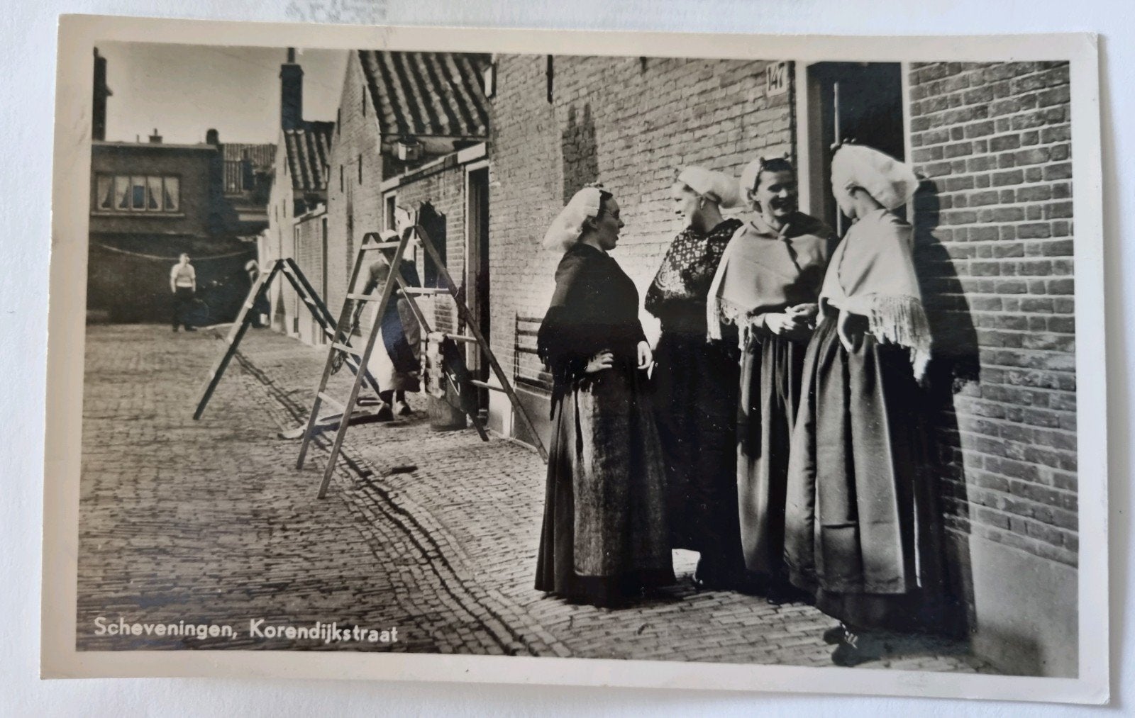 Krt.104.Scheveningen, Korendijkstraat - Echte foto, Verzamelen, Ophalen of Verzenden, 1940 tot 1960, Gelopen, Zuid-Holland