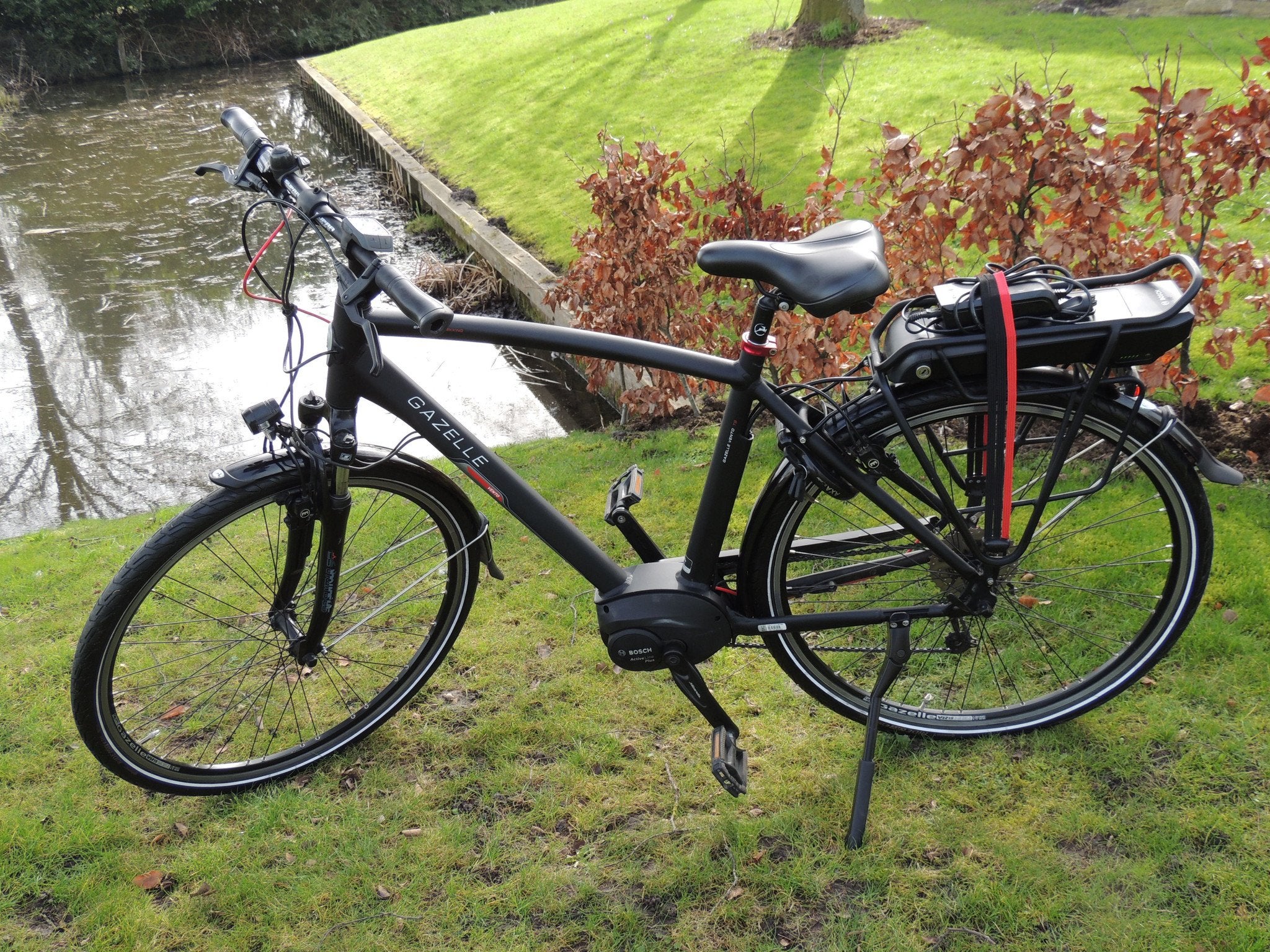 Gazelle Vento T9 Framemaat 53 cm 400 WH accu, Wilhelminaweg 8
6951 bp  Dieren, NL, Gazelle, Info@gazelle.nl, Zo goed als nieuw