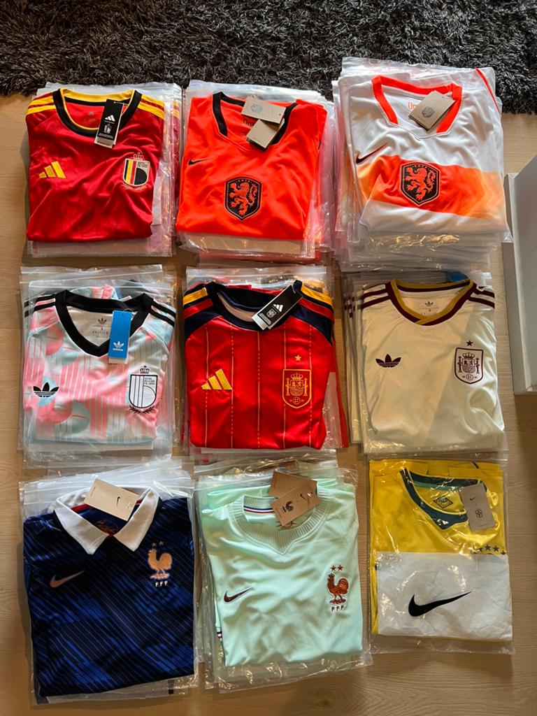 Partij Voetbalshirtjes Te Koop | 82 Stuks | Handel, Kleding | Heren, Overige kleuren, Nieuw, Overige maten, Ophalen of Verzenden