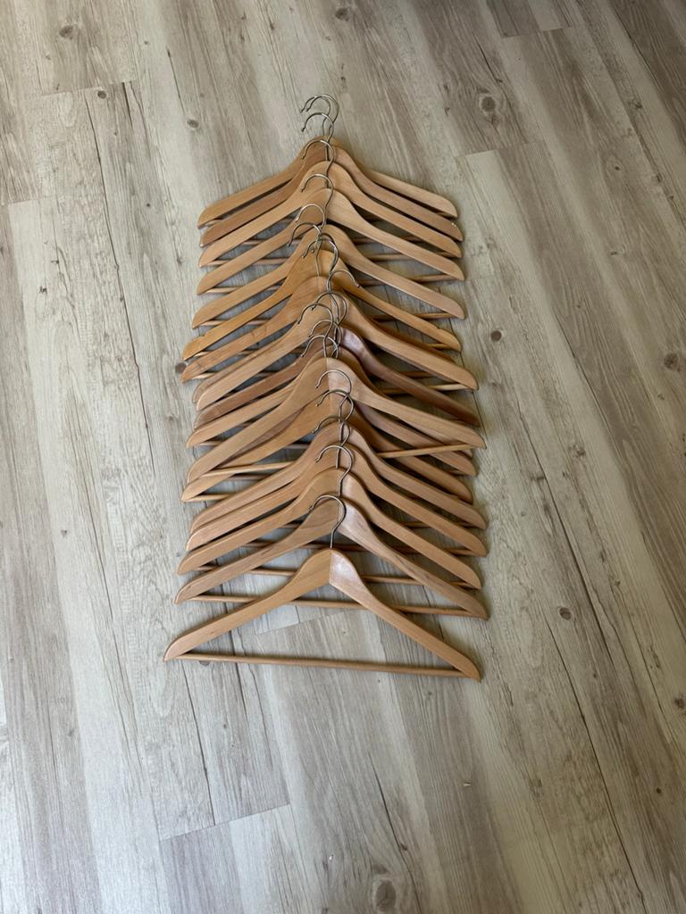 Klerenhangers ikea 47 stuks, Ophalen, Zo goed als nieuw, Hout, Volwassenen