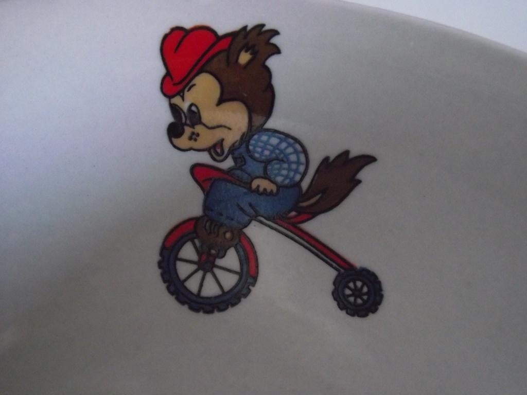porselein kinder schaaltje 16 cm beer op fiets Warschau 1970, Ophalen of Verzenden