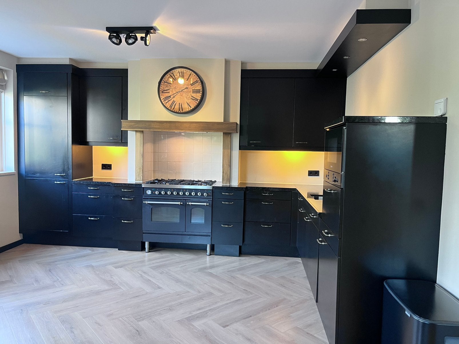 Keuken incl Boretti fornuis, Quooker & vaatwasser, Ophalen, Zo goed als nieuw, Graniet of Steen