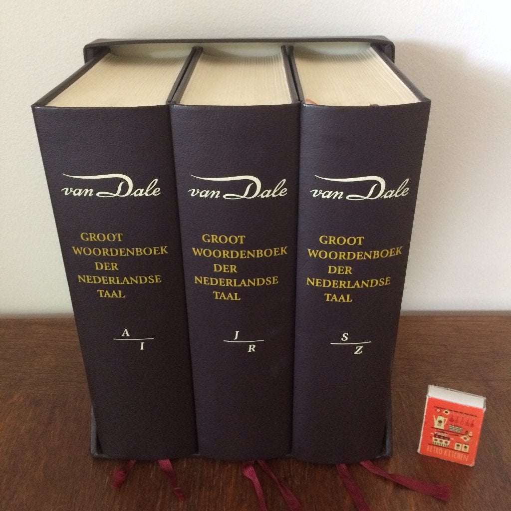 Van Dale vandale driedelig woordenboek 1999 13e uitgave box, Nederlands, Ophalen of Verzenden, Zo goed als nieuw, Van Dale