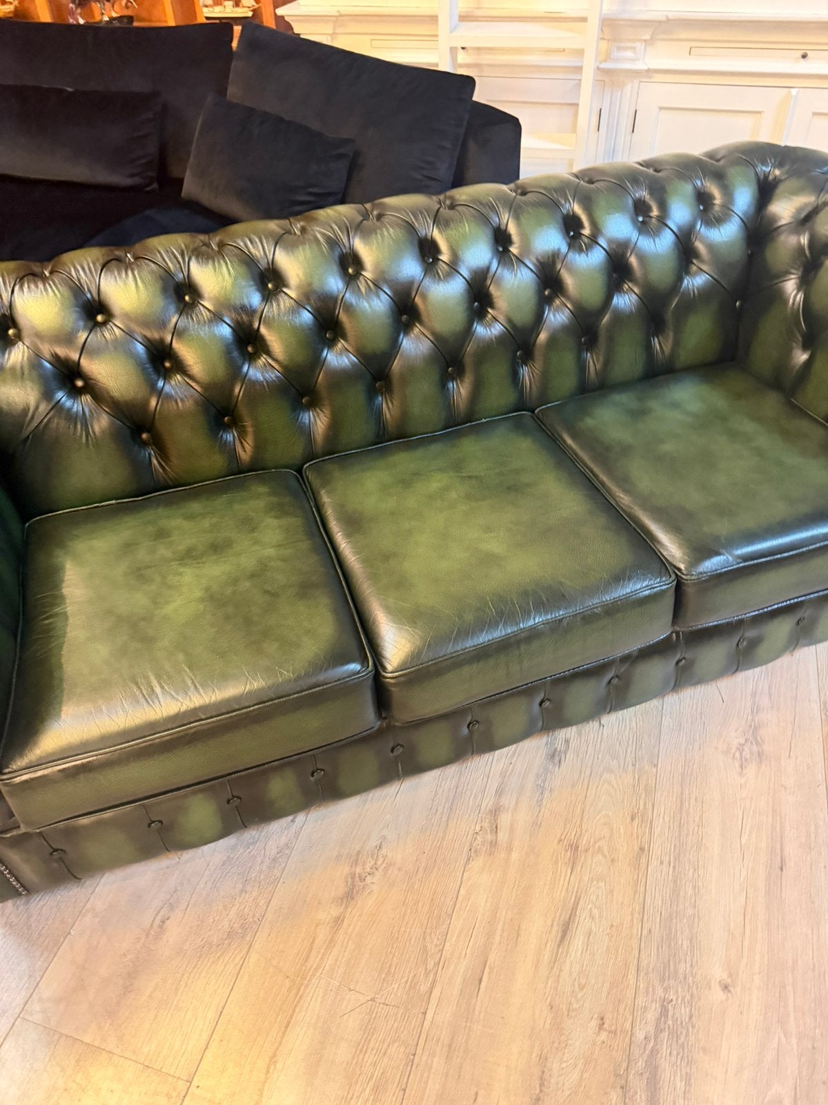 Chesterfield slaapbank 3 zits in antiek groen leer, Huis en Inrichting, Gebruikt, Info@chesterfieldjunkie.nl, Ophalen of Verzenden