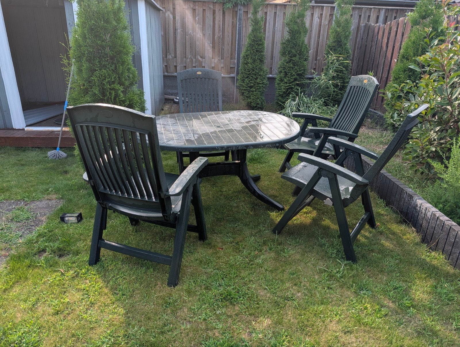 Gratis Hartman tuinset: tafel met 4 stoelen, 4 zitplaatsen, Kunststof, Gebruikt, Ophalen of Verzenden