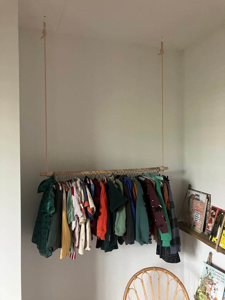 Hangende kledingroede van hout en touw, Kleding | Dames, Kledingrekken, Ophalen of Verzenden, Zo goed als nieuw
