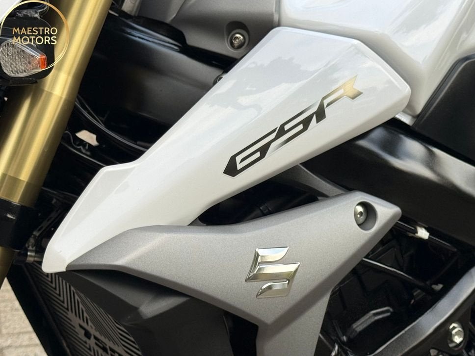 Foto 20 van SUZUKI GSR 750 ABS Origineel NL GROTE Beurt gehad TOPPER !!