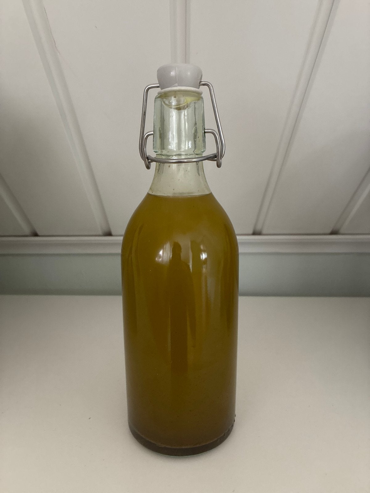 Glazen fles met beugelsluiting - Olijfolie, Huis en Inrichting, Ophalen of Verzenden, Zo goed als nieuw, Overige merken, Glas