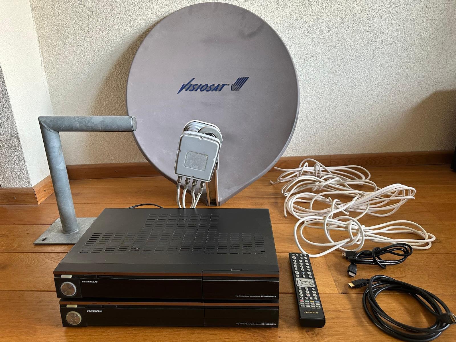 Kwaliteits-Schotelset: Visiosat (incl. Duo LNB) + 2x Rebox, Ophalen of Verzenden, Zo goed als nieuw, Overige merken