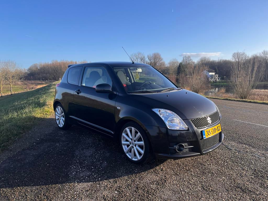 Suzuki Swift 1.6 3D Sport 2008 Zwart, Auto's, Suzuki, Voorwielaandrijving, 1005 kg, 125 pk, 40 €/maand