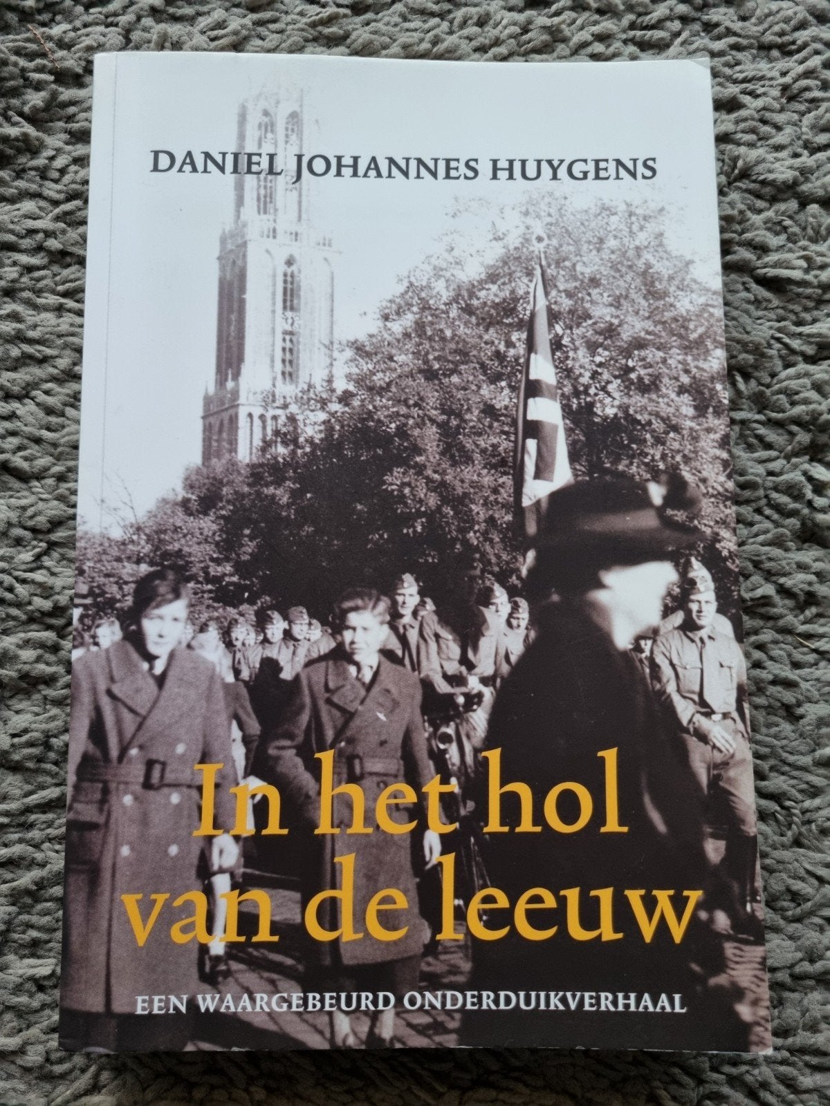 Boek : In het hol van de leeuw -- Daniel Johannes Huygens, Daniel Johannes Huygens, Ophalen of Verzenden, Overige onderwerpen